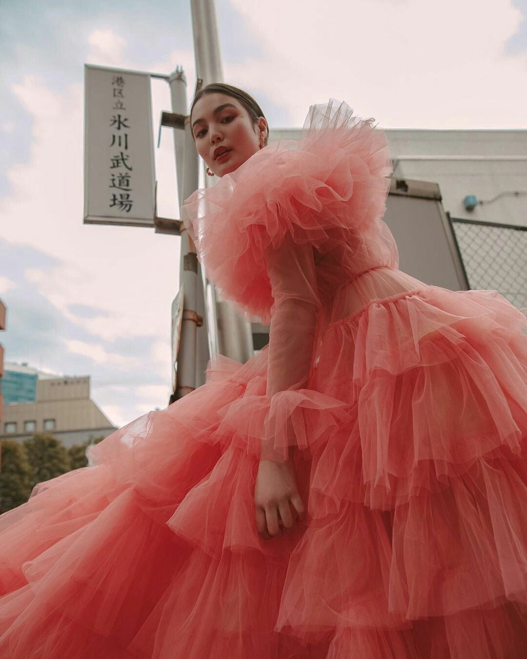 VESTIDO LARGO DE TUL EN COLOR SALMÓN