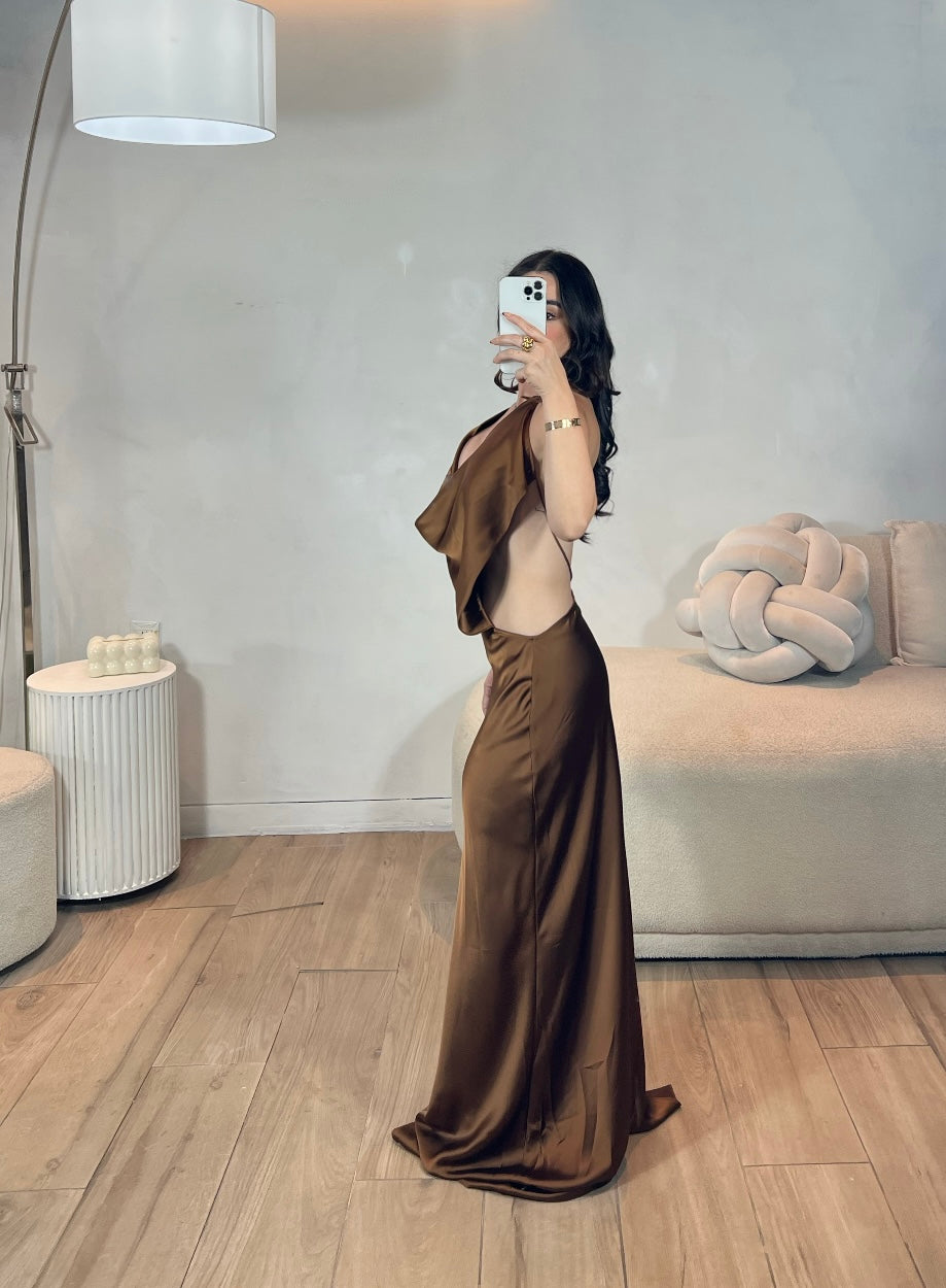 VESTIDO LARGO CAFÉ DE SATIN