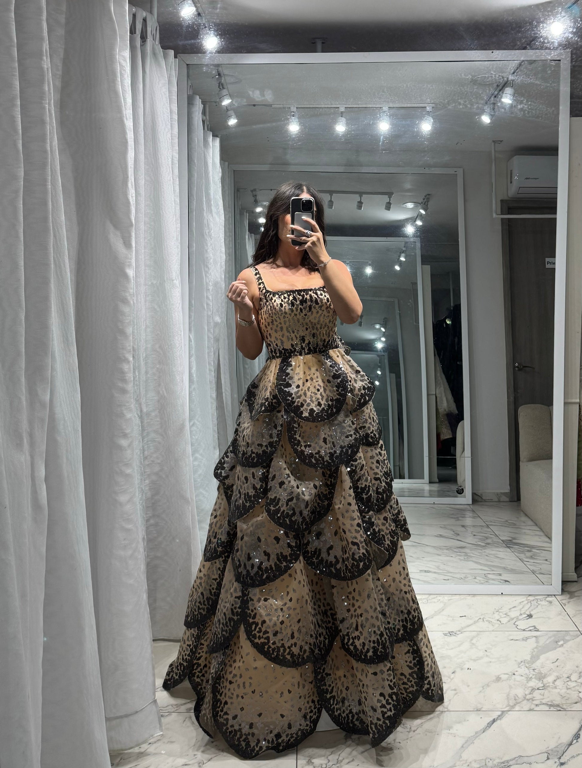 VESTIDO LARGO CAPAS  MUSEUM