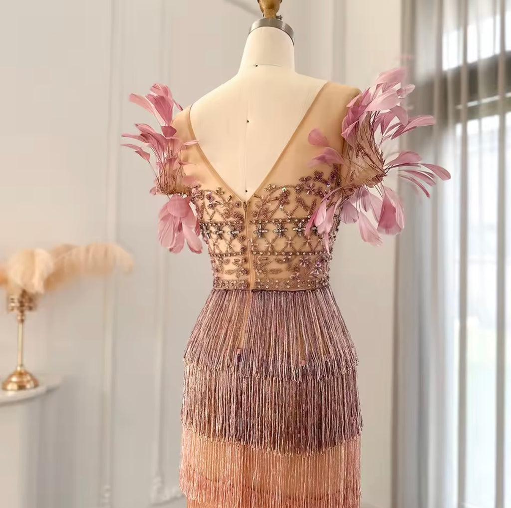 VESTIDO LARGO BARBAS CANUTILLO CON PLUMAS