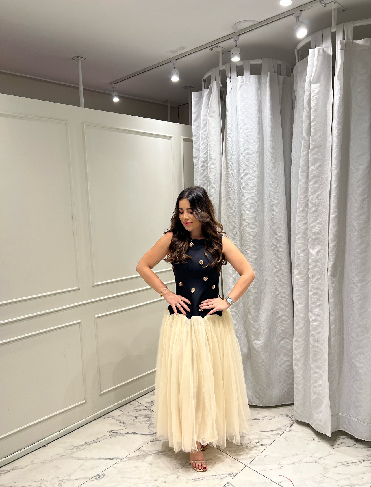 VESTIDO LARGO NEGRO CON TUL