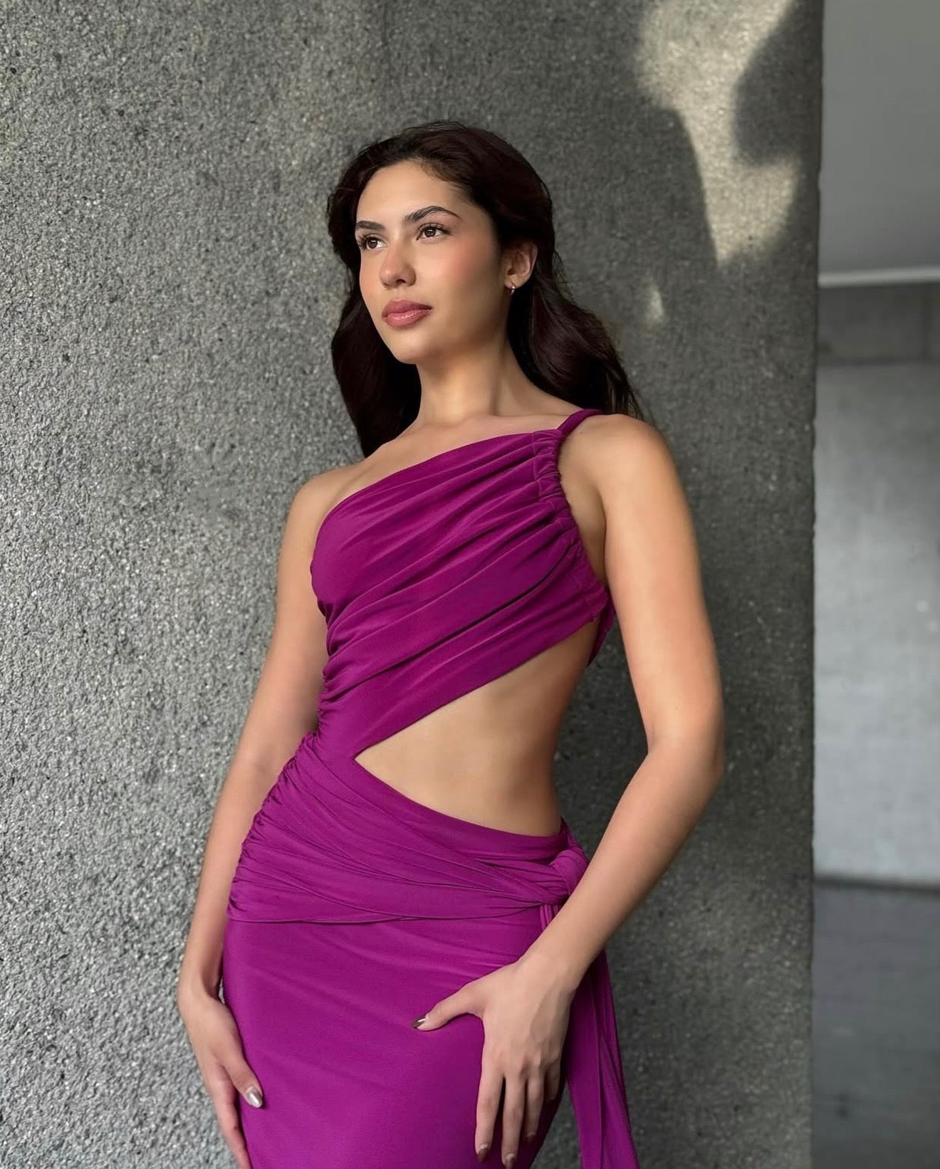 VESTIDO MORADO CUTOUT