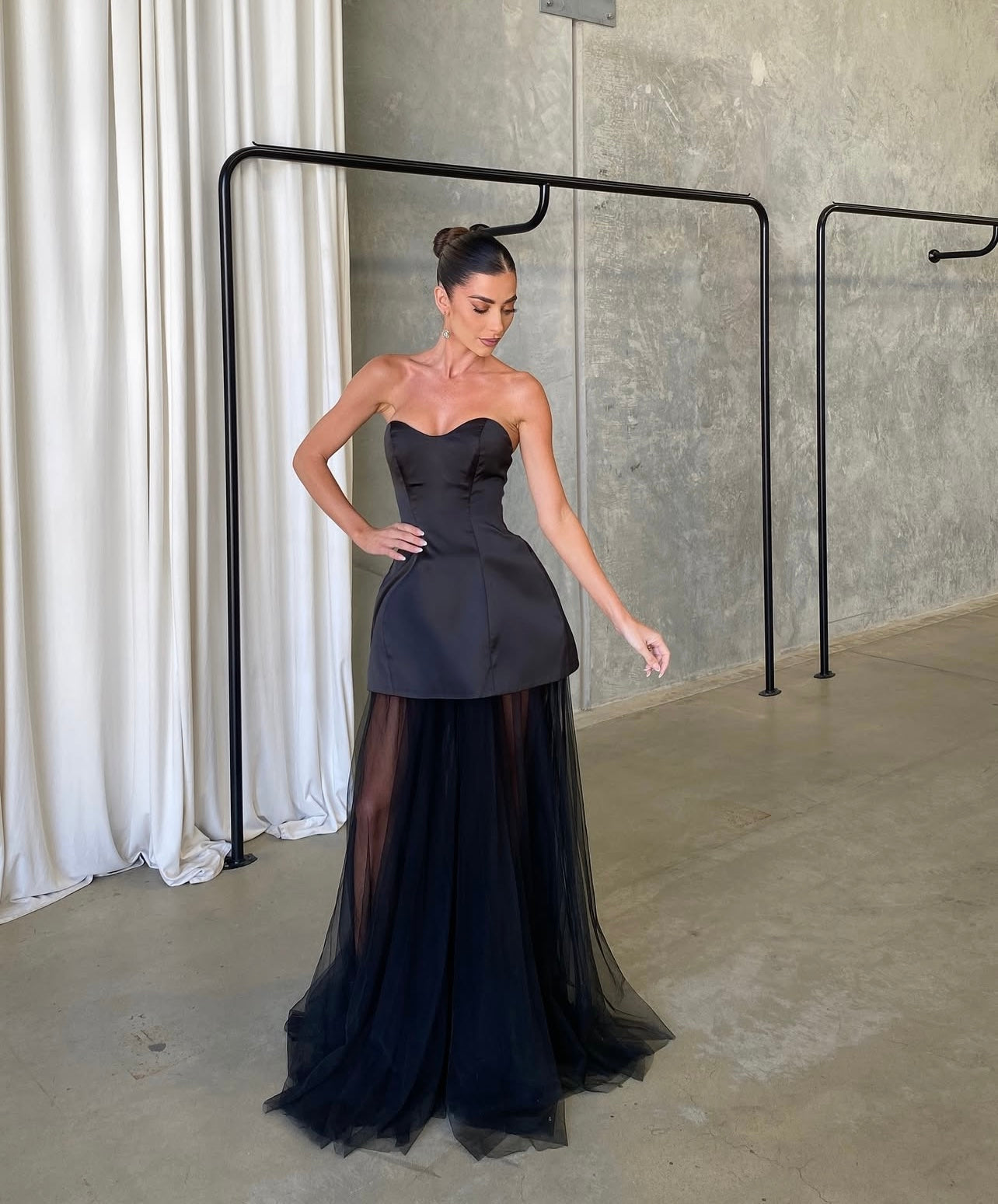 VESTIDO NEGRO STRAPPLE