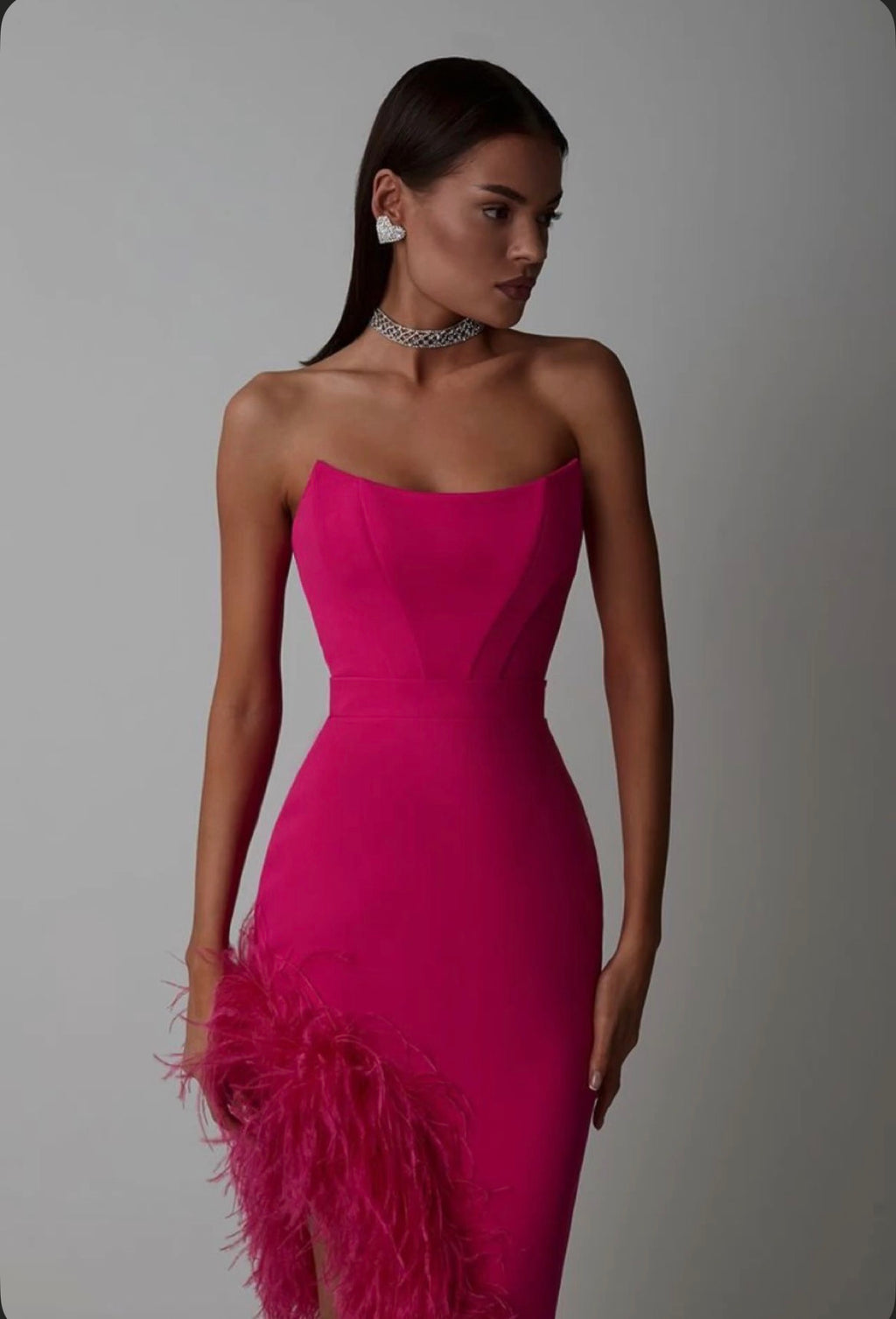 VESTIDO ROSA CON PLUMAS