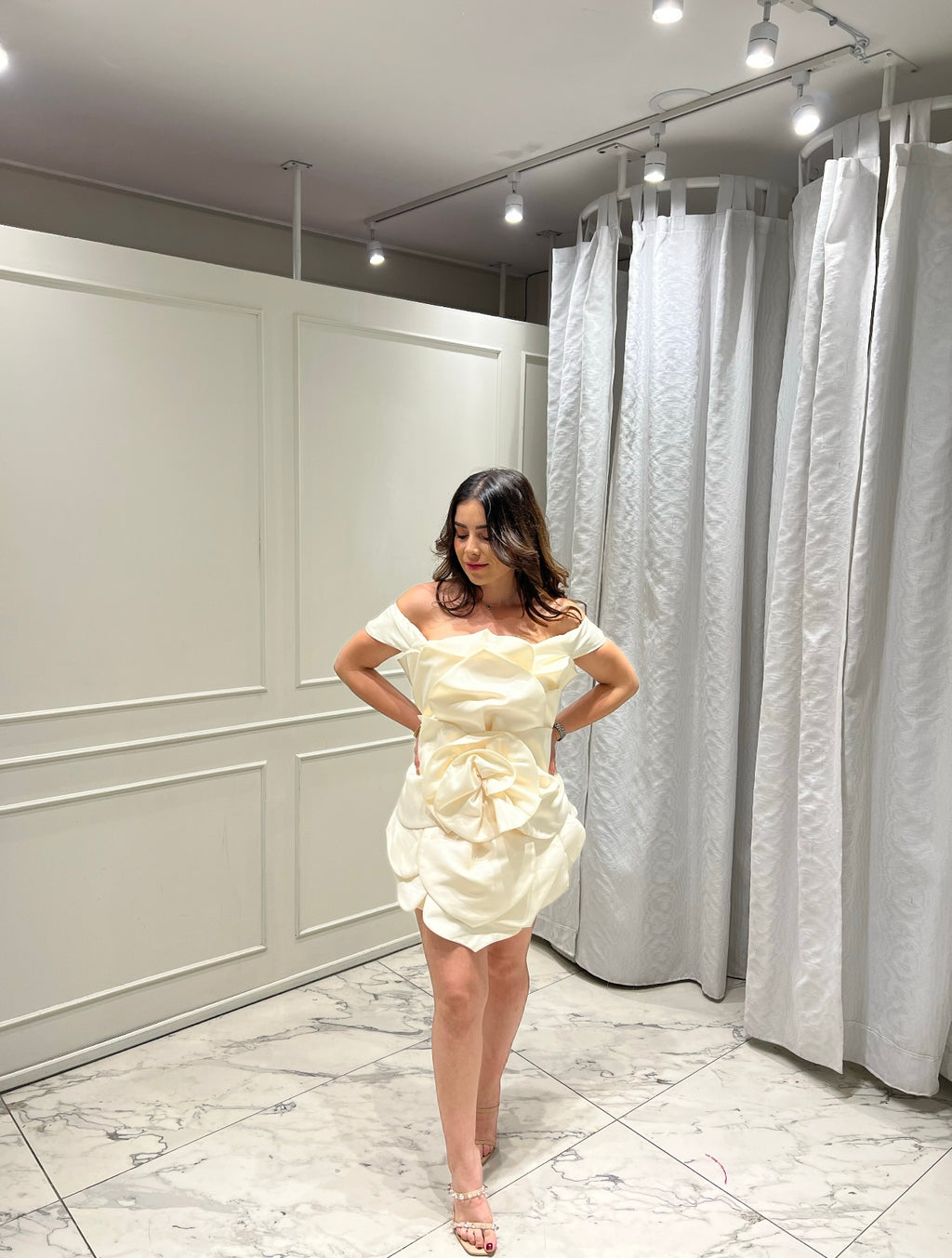 VESTIDO CORTO DE FLOR