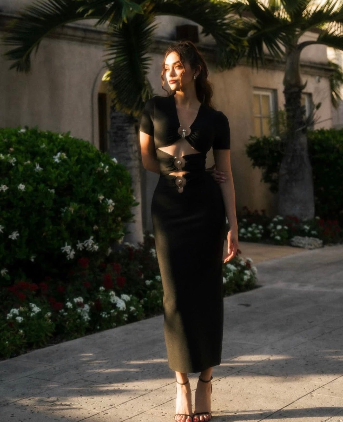 VESTIDO NEGRO CUTOUT