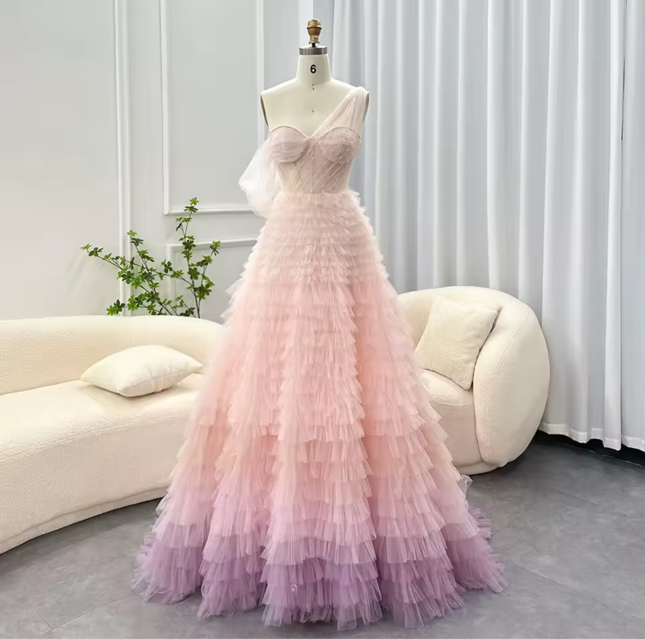 VESTIDO ROSA CAPAS DE TUL