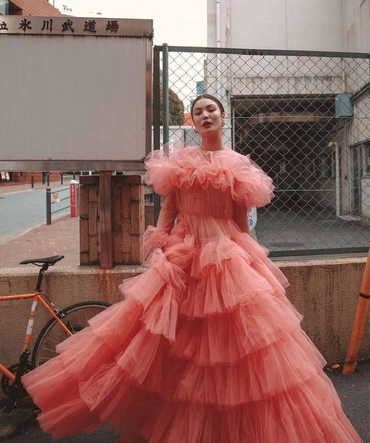 VESTIDO LARGO DE TUL EN COLOR SALMÓN