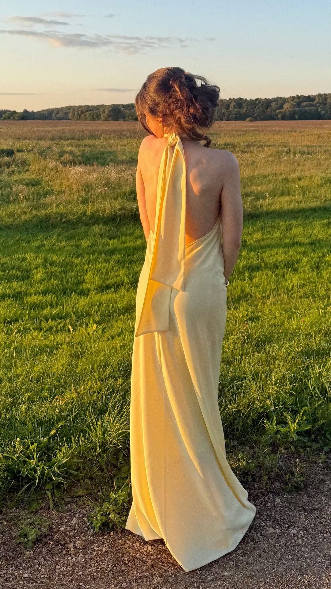 VESTIDO AMARILLO LARGO BACKLESS