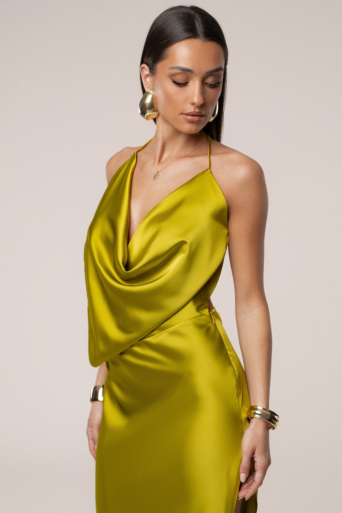 VESTIDO VERDE LIMON BACKLESS