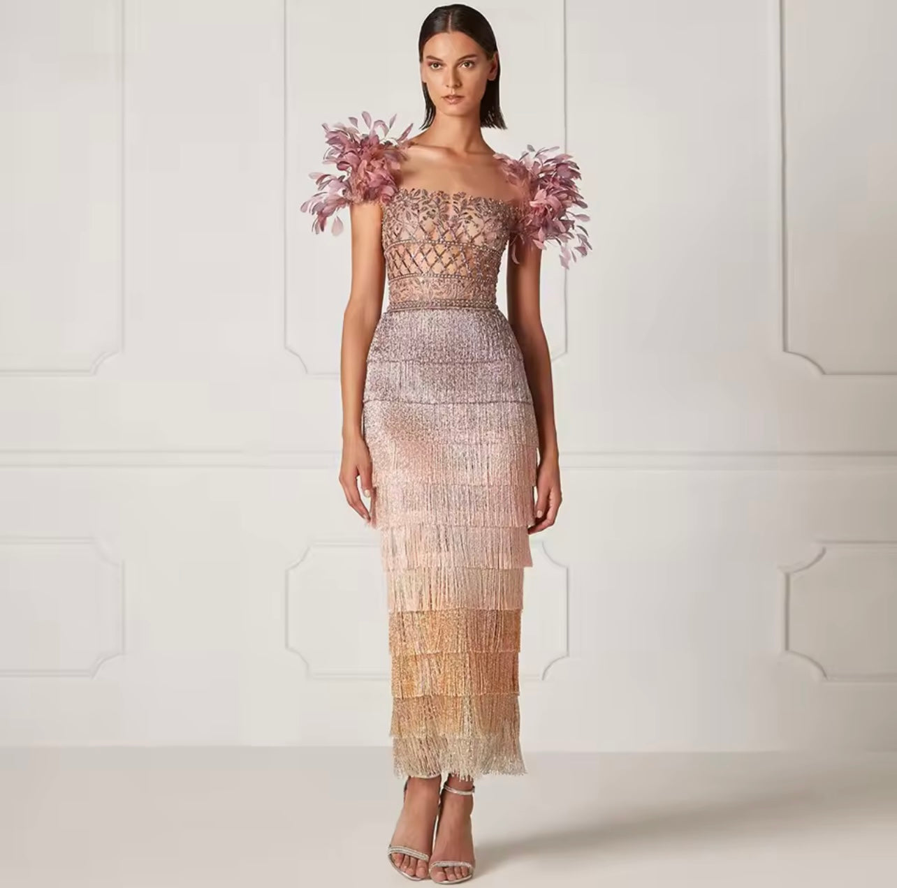 VESTIDO LARGO BARBAS CANUTILLO CON PLUMAS