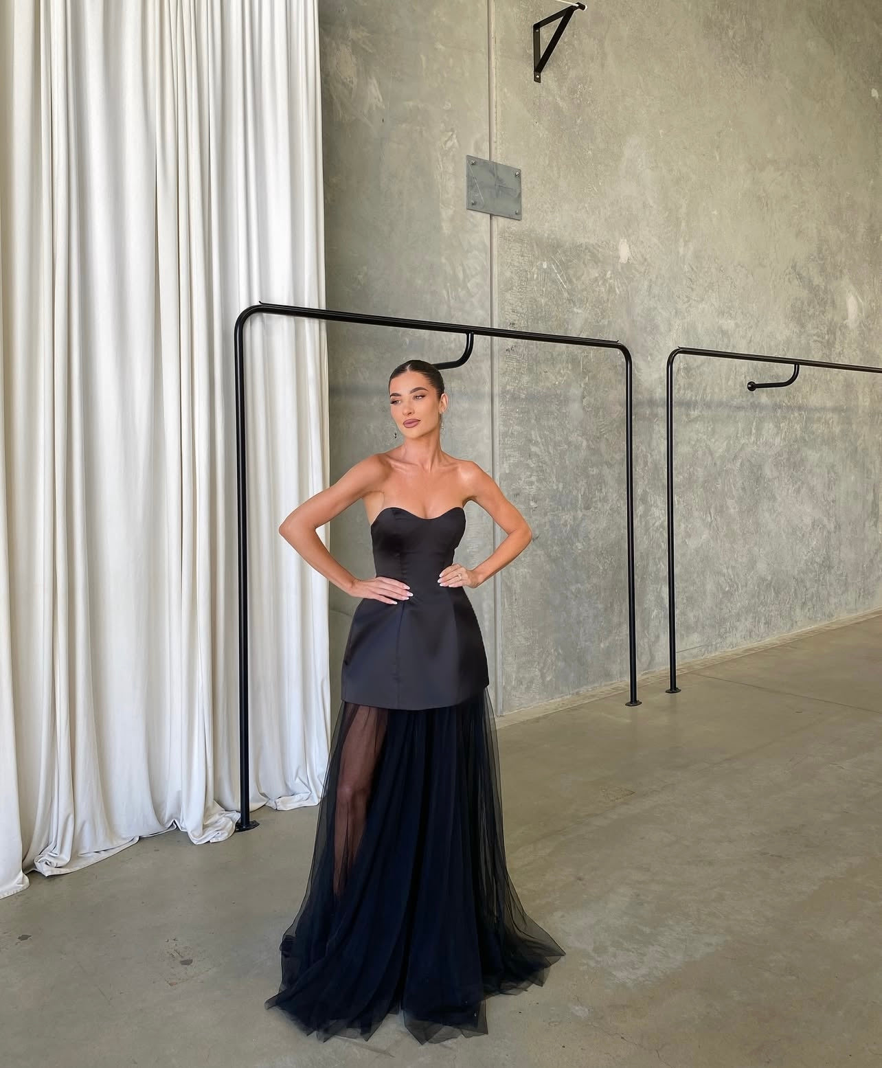 VESTIDO NEGRO STRAPPLE