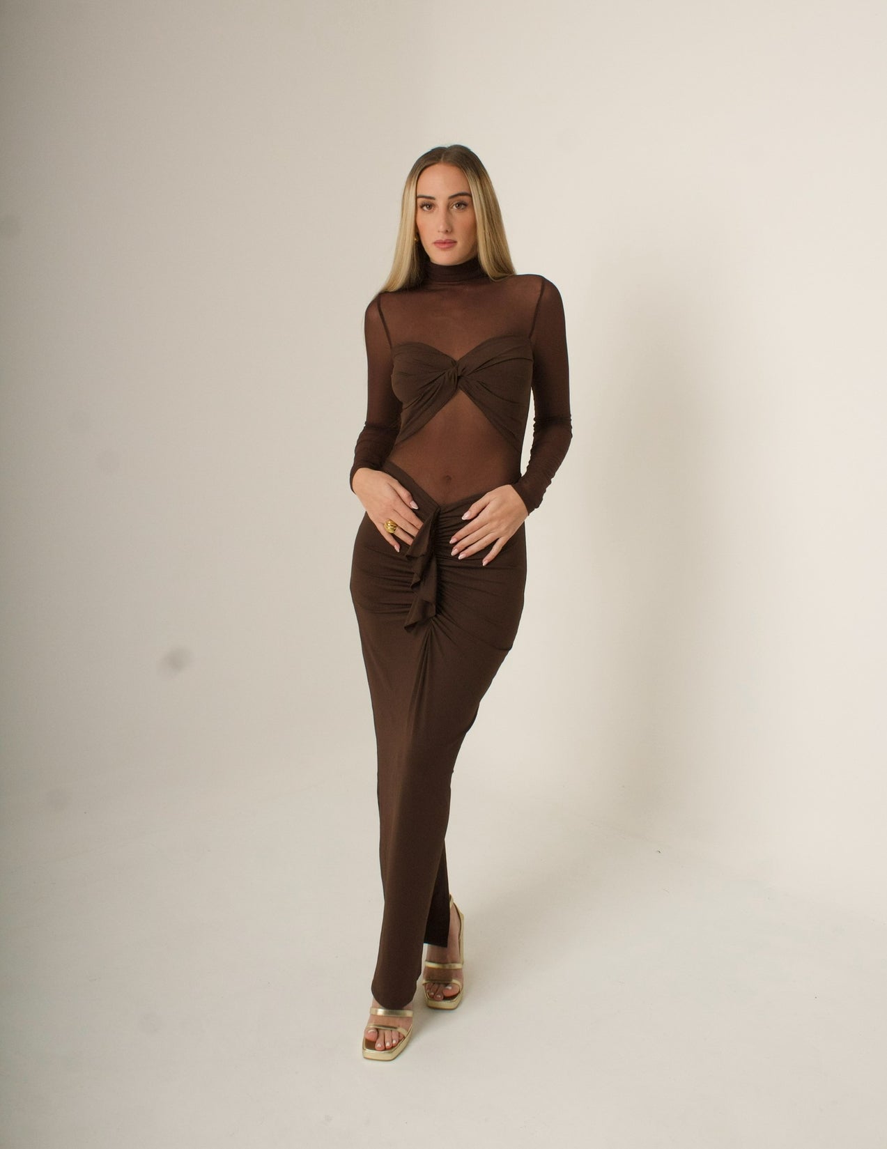 VESTIDO CAFÉ MESH MANGA LARGA