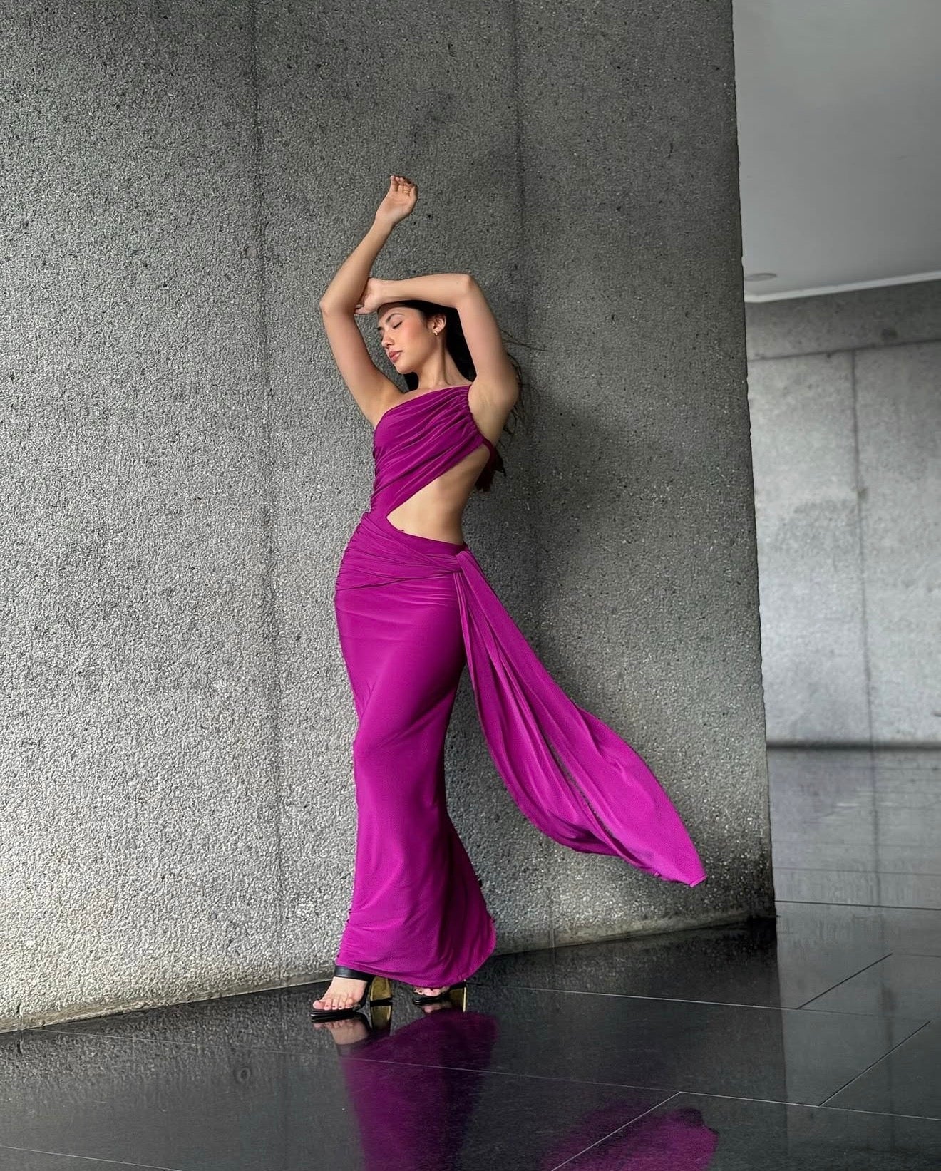 VESTIDO MORADO CUTOUT