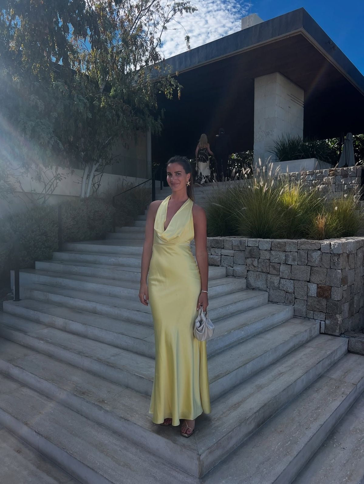 VESTIDO AMARILLO LARGO BACKLESS