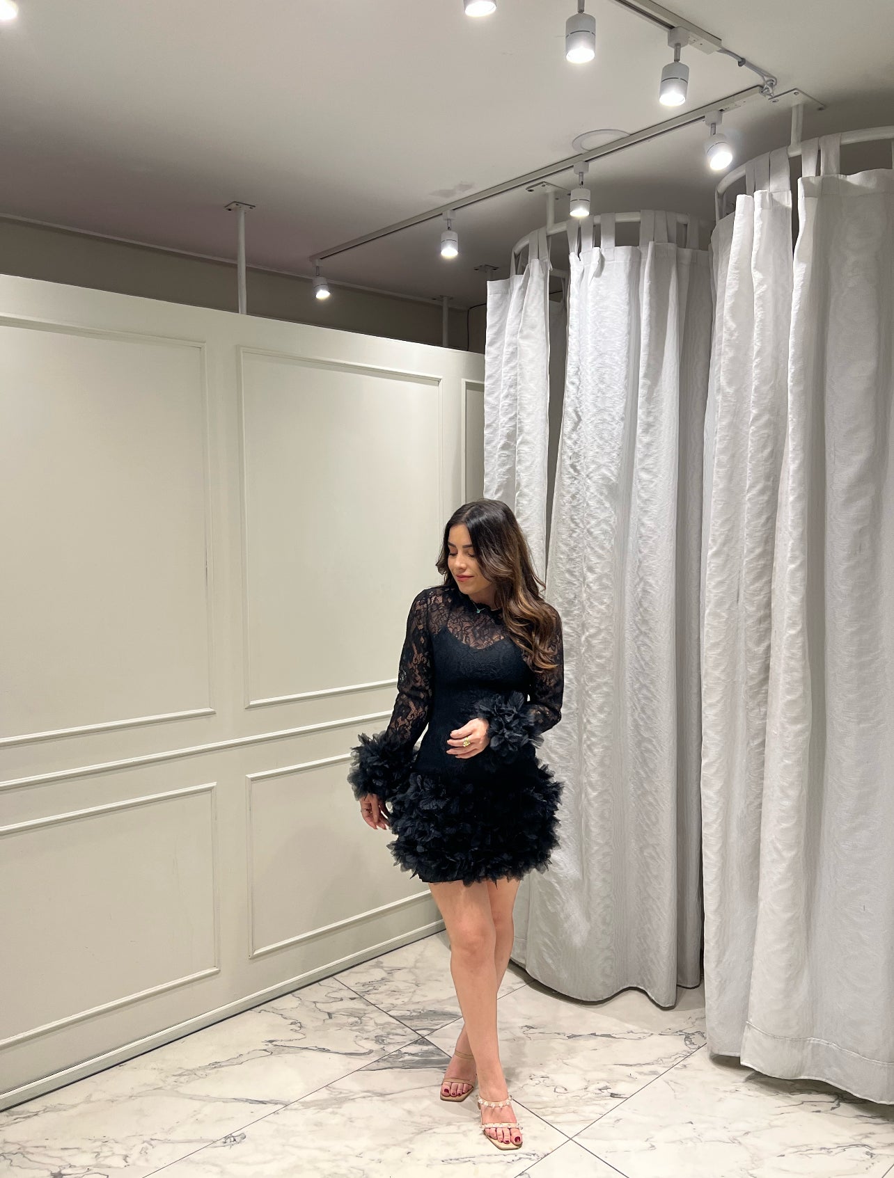 VESTIDO NEGRO CORTO DE ENCAJE