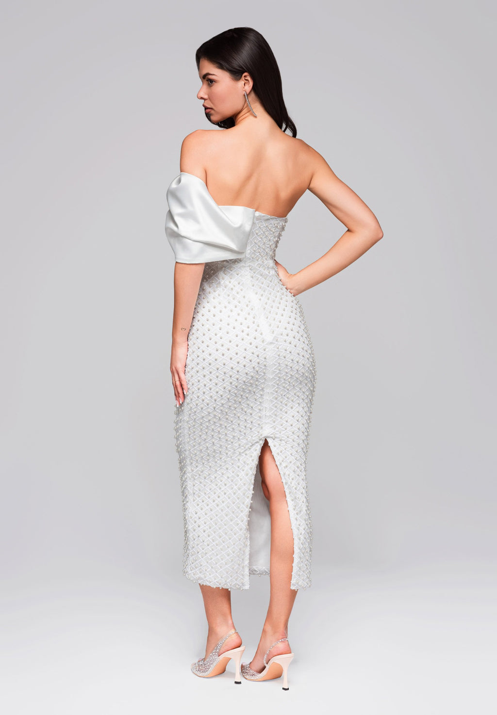 VESTIDO BLANCO CON PERLAS