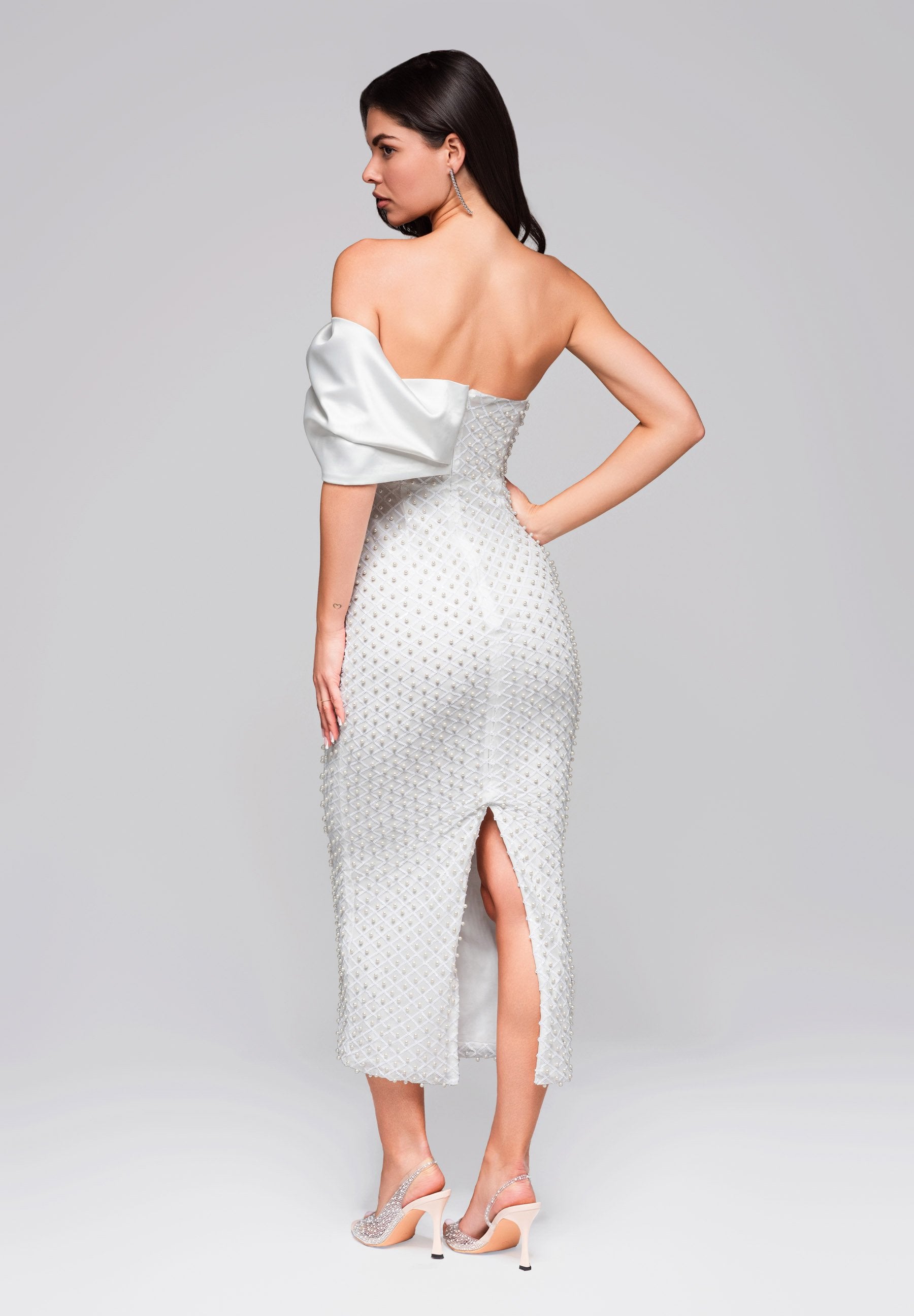 VESTIDO BLANCO CON PERLAS