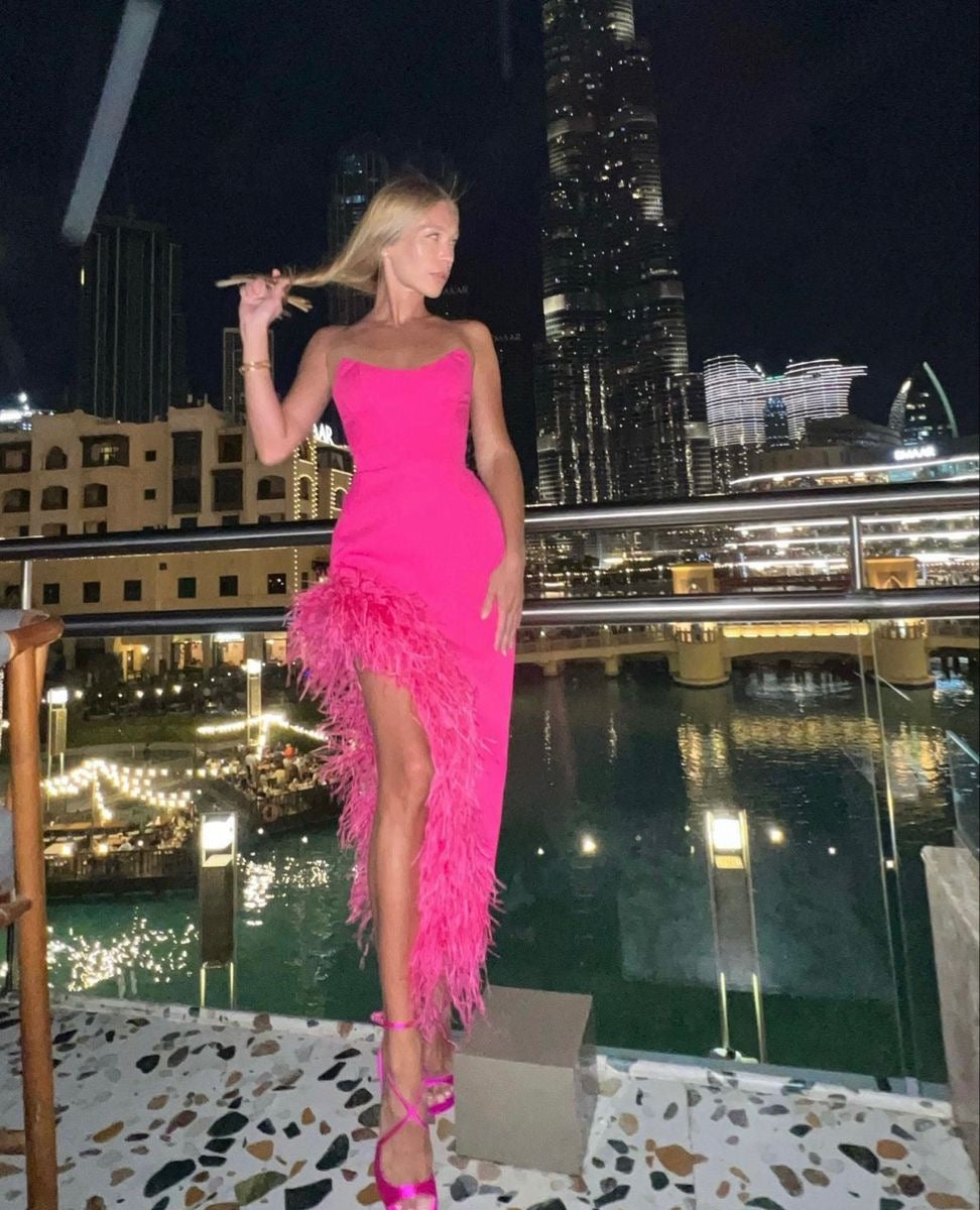 VESTIDO ROSA CON PLUMAS