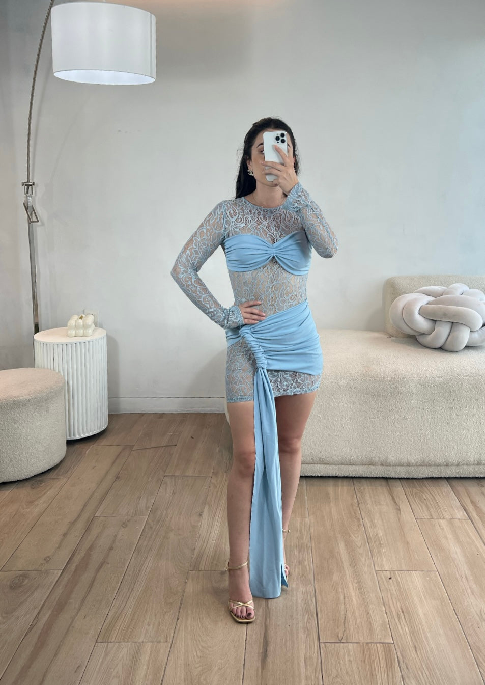 VESTIDO CORTO ENCAJE AZUL BAJITO