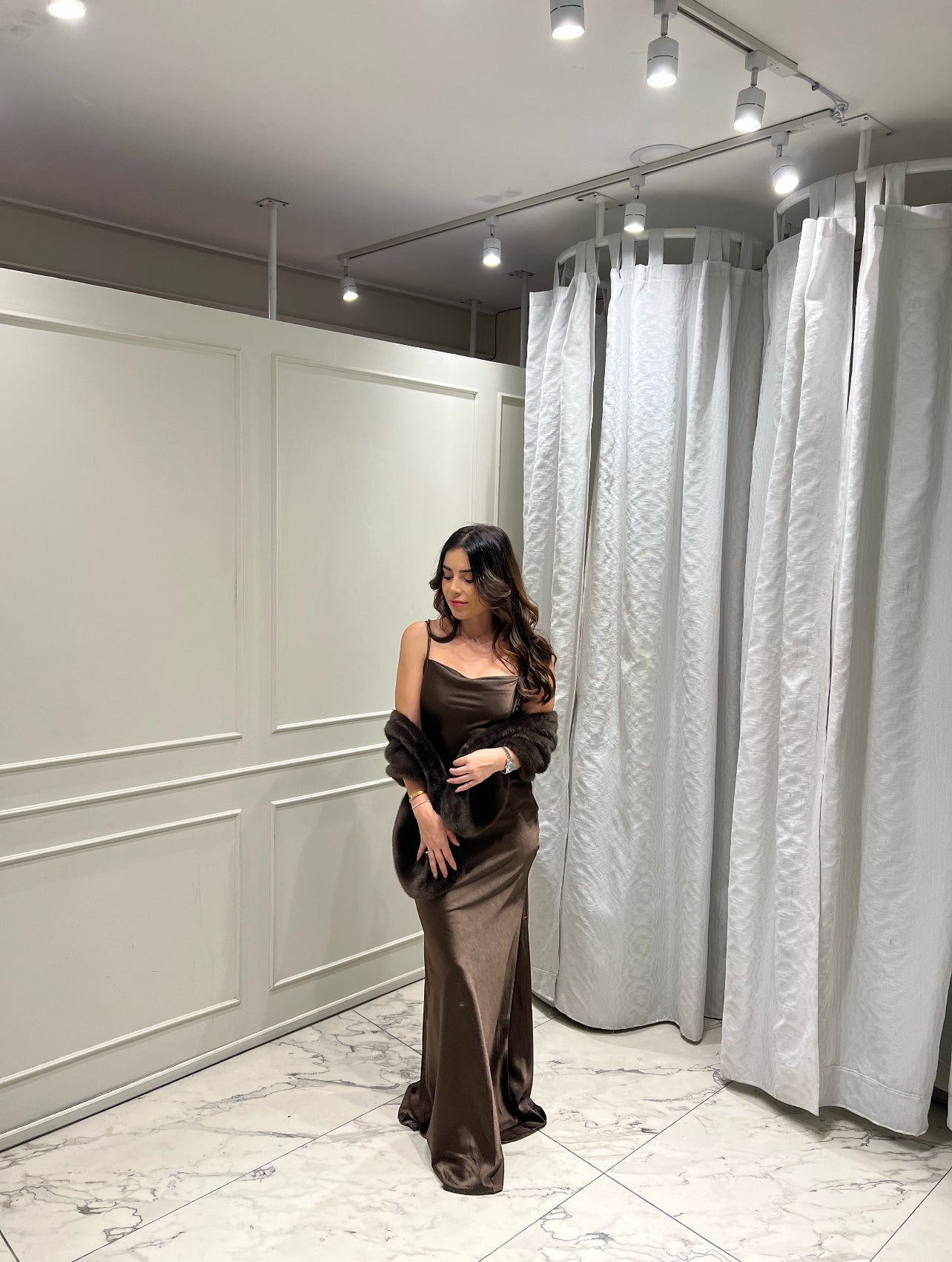 VESTIDO CAFÉ + PELUCHE