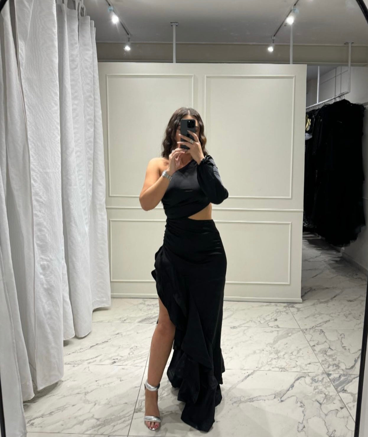 VESTIDO NEGRO LARGO UN HOMBRO
