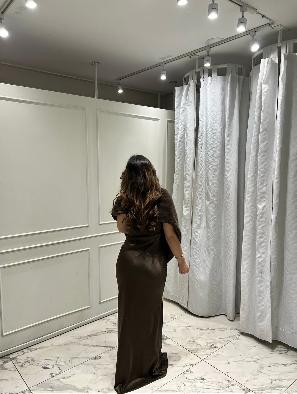 VESTIDO CAFÉ + PELUCHE