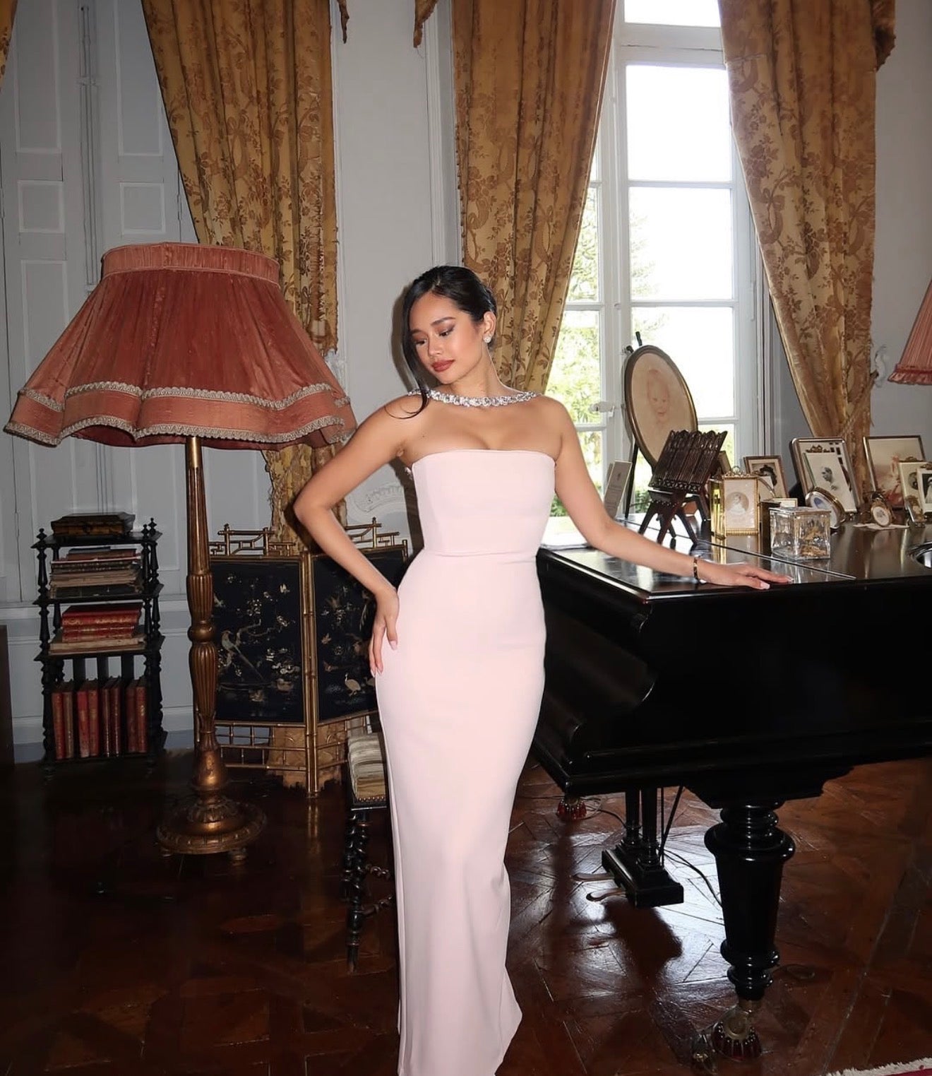 VESTIDO NUDE STRAPLESS