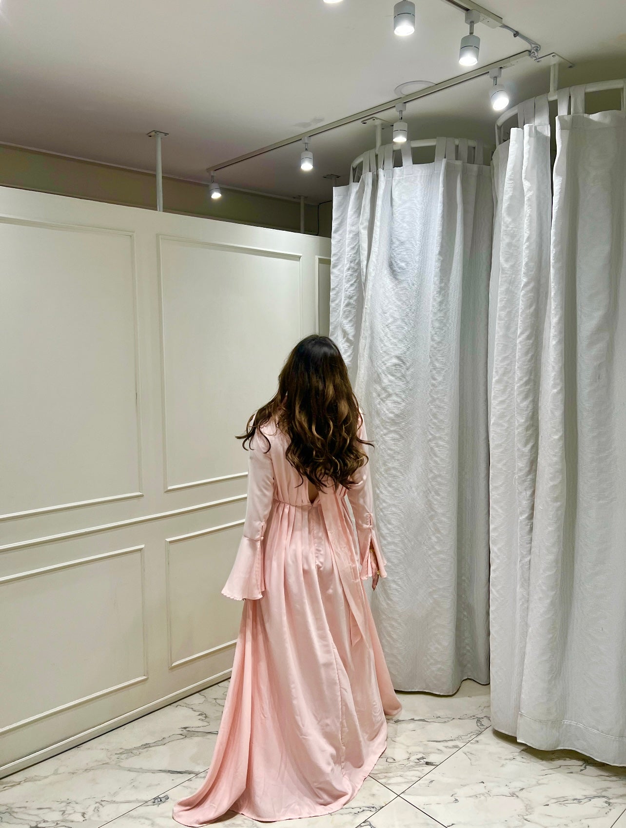 VESTIDO LARGO ROSA DE MANGA LARGA